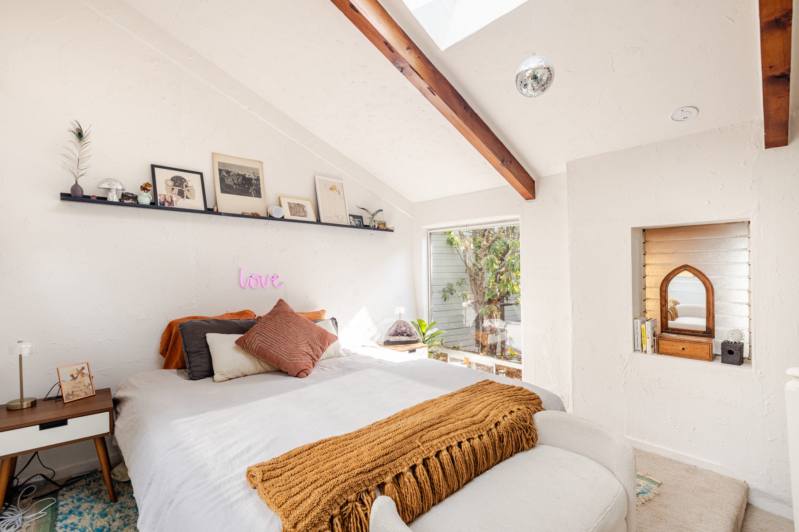 Home in San Francisco · ★5.0 · 2 bedrooms · 2 beds · 2 baths - Image 13