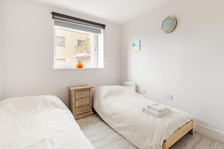 U 2. spavaćoj sobi mogu se postaviti dva odvojena kreveta ili jedan veliki bračni krevet.