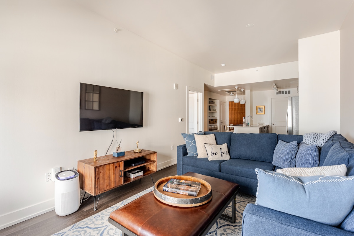 Top Airbnb: Luxury 1 bedroom in Cherry Creek - New King Bed in Cherry Creek