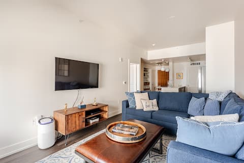Top Airbnb: Luxury 1 bdrm in Cherry Creek Free pkgNew king bed in Cherry Creek