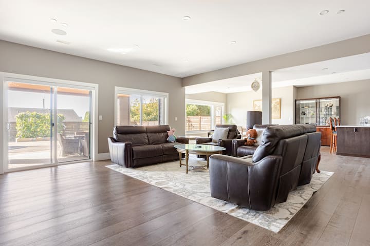 A&r's Home - Canada