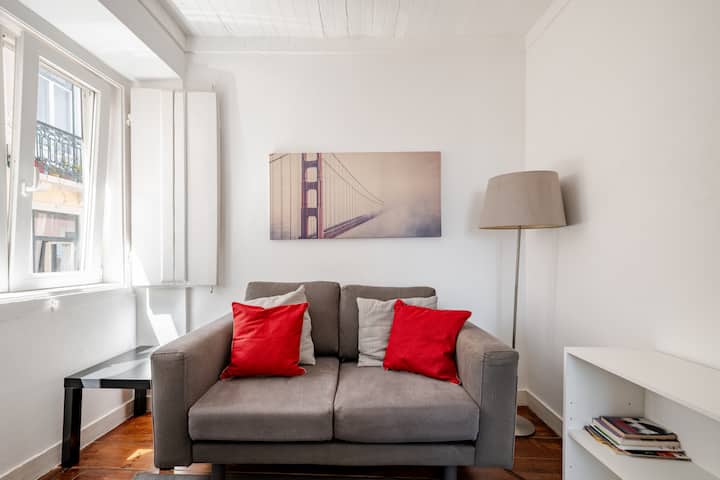 Central Sunny Apartment With River Tejo View - Lumiar
