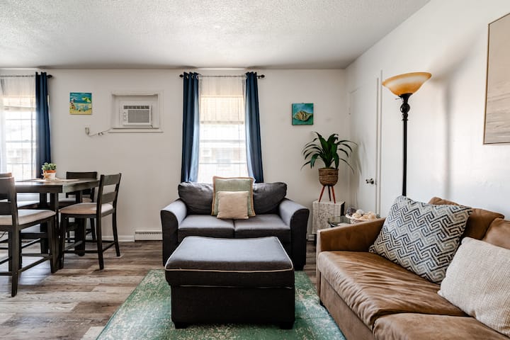Spacious 2br/2ba  Walk To Boardwalk & Events - First Landing Beach, VA