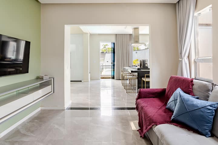 Linda Casa C/ Vista Para Piscina + Ar-condicionado - Americana