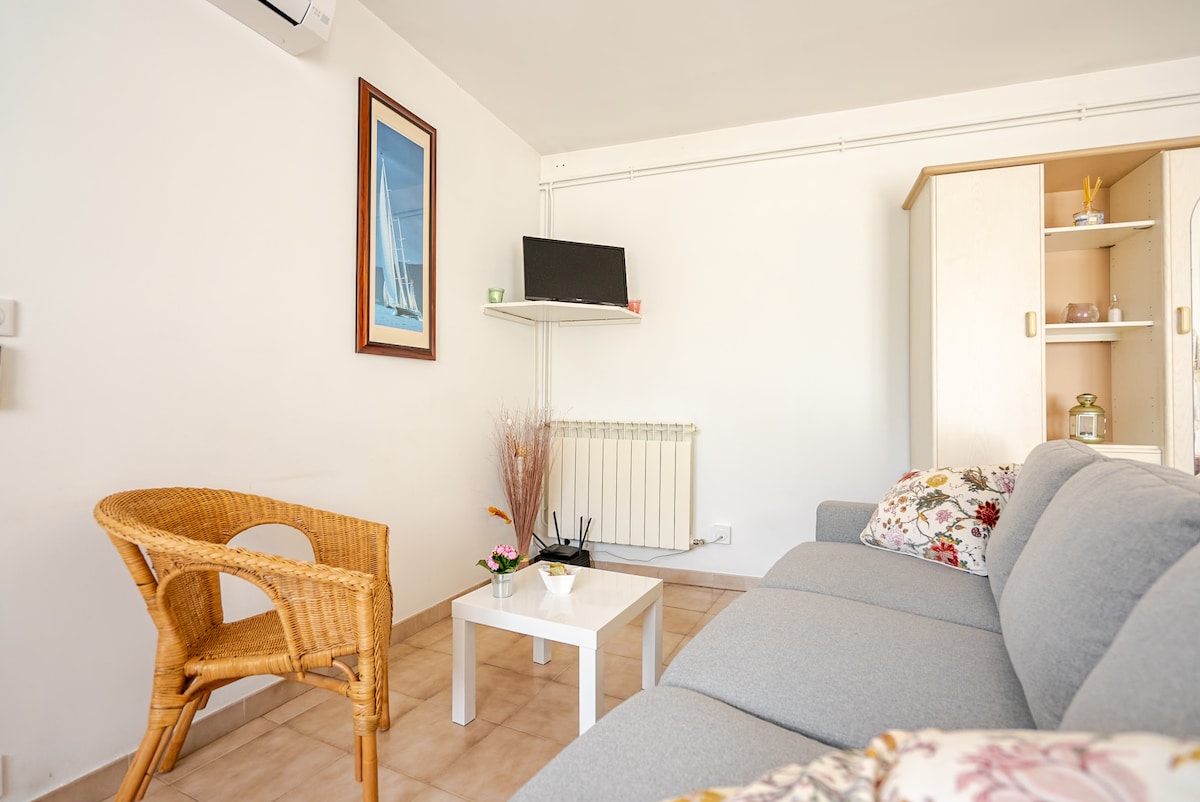 Top Airbnb: Outbuilding 60 m2, plot of 3300 m2, 10' from Avignon. in Avignon