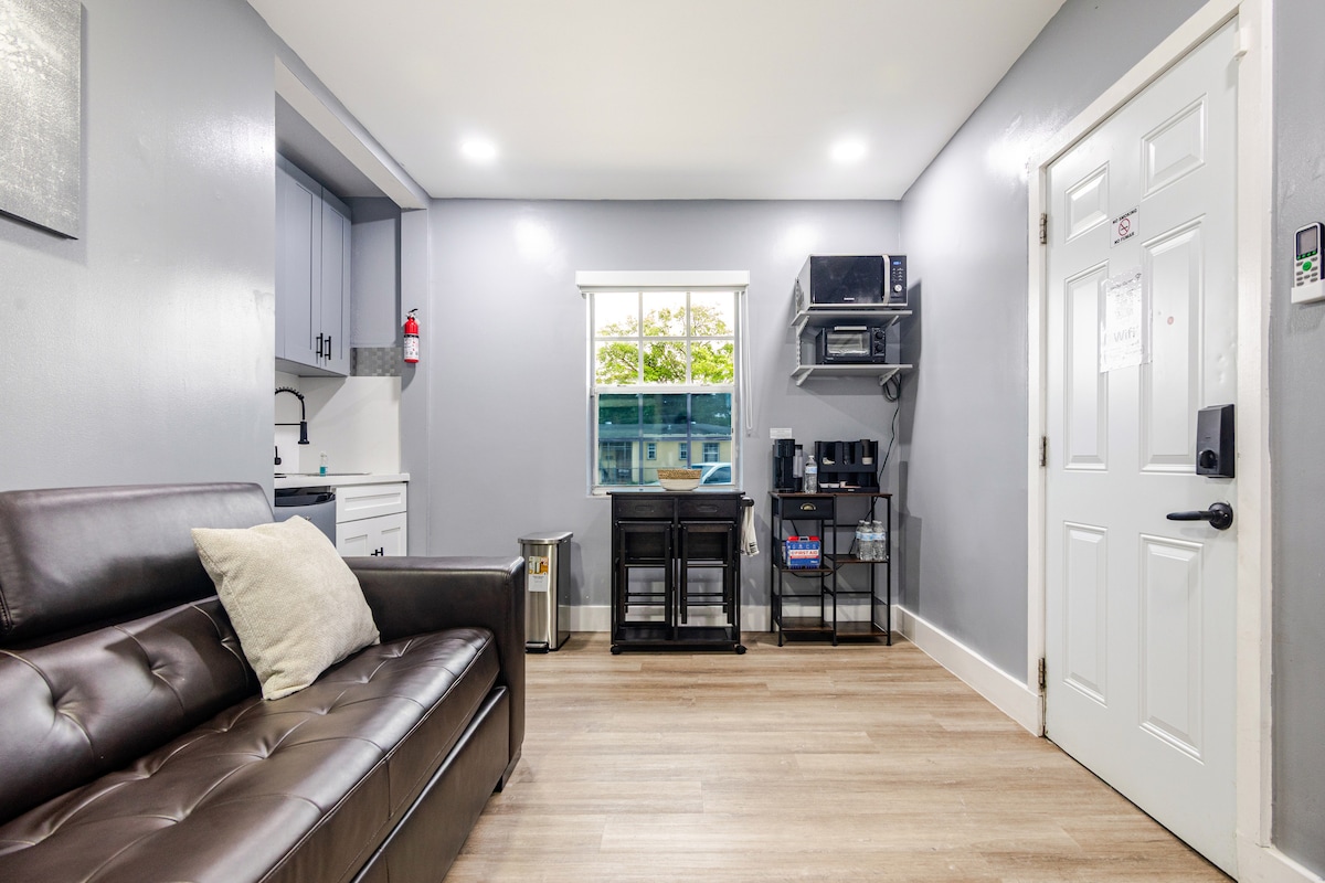 Popular Airbnb listing: stadium house in Miami Gardens