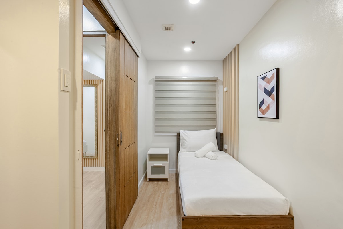 Gelegen op de 2e verdieping.
☑️ Eenpersoonskamer
☑️ Geen airco, maar met airco
☑️ Met speciale werkplek
☑️ Met een grote kast