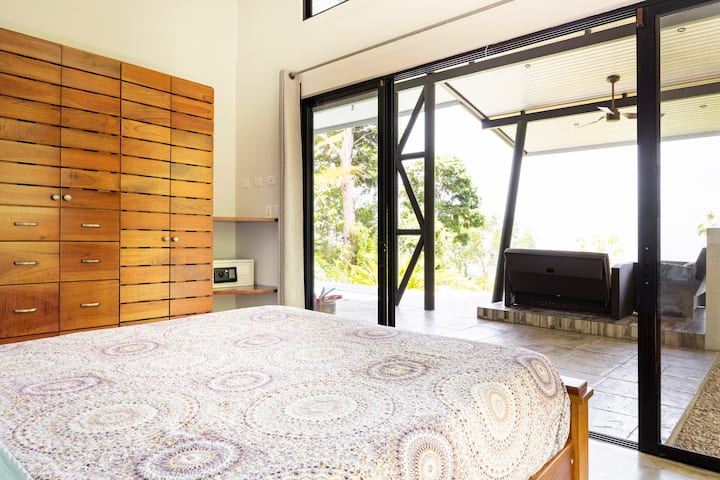 Bedroom 2 with ocean and jungle view