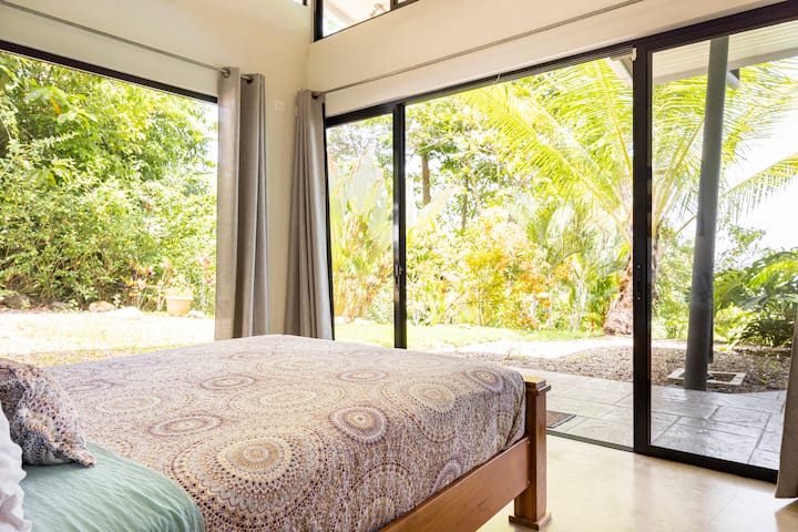 Master bedroom (with rainforest and ocean view)
