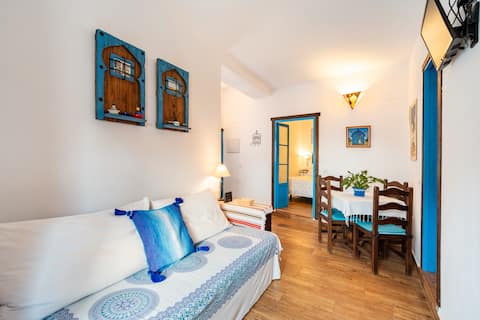 Popular Airbnb listing: Moon Arch Apartment, Andalusí magic place in Vejer De La Frontera
