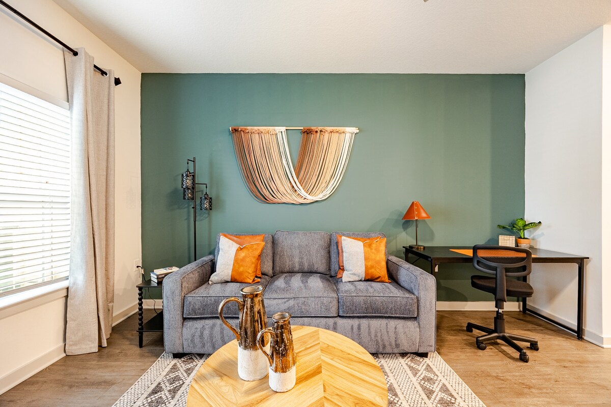Successful Airbnb property: Casa Oliva King Bed Near Parks/Shopping/Food/Golf in Bay Lake