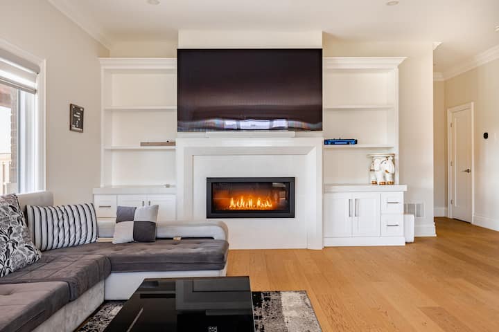 Modern 4br Home | Luxury Home Near Toronto - Bradford