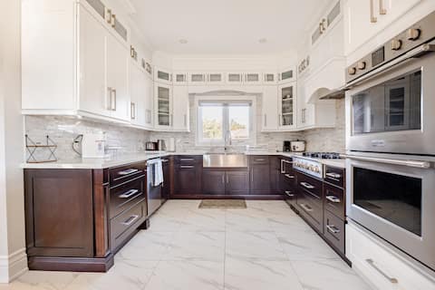 Modern 4BR Home | Luxury Home Near Toronto