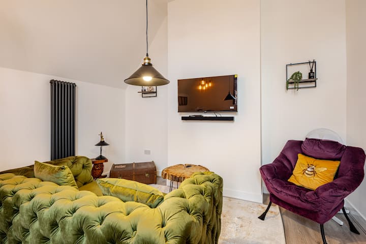 Perfect Base For Work Or Leisure: Unique Two-bed - Altrincham