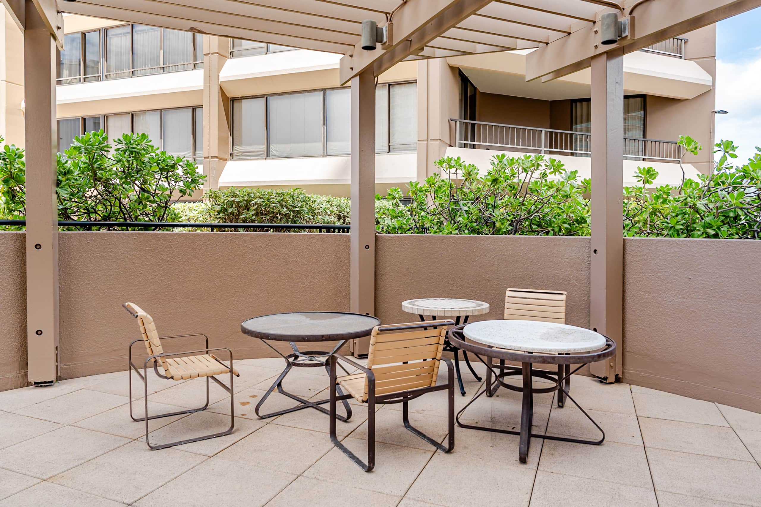 Condo in Honolulu · ★4.87 · 2 bedrooms · 3 beds · 2 private baths - Image 10