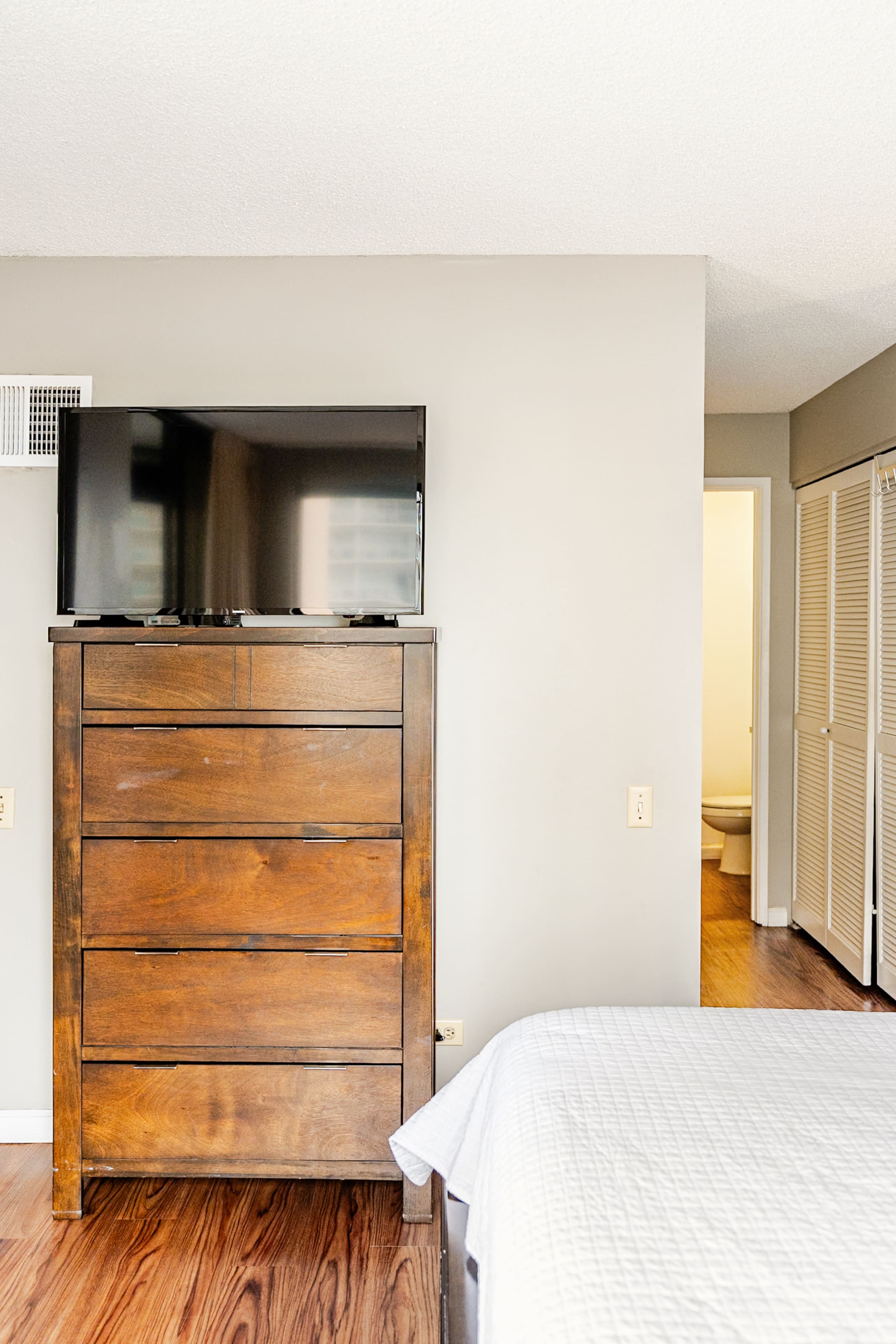 Condo in Honolulu · ★4.87 · 2 bedrooms · 3 beds · 2 private baths - Image 40