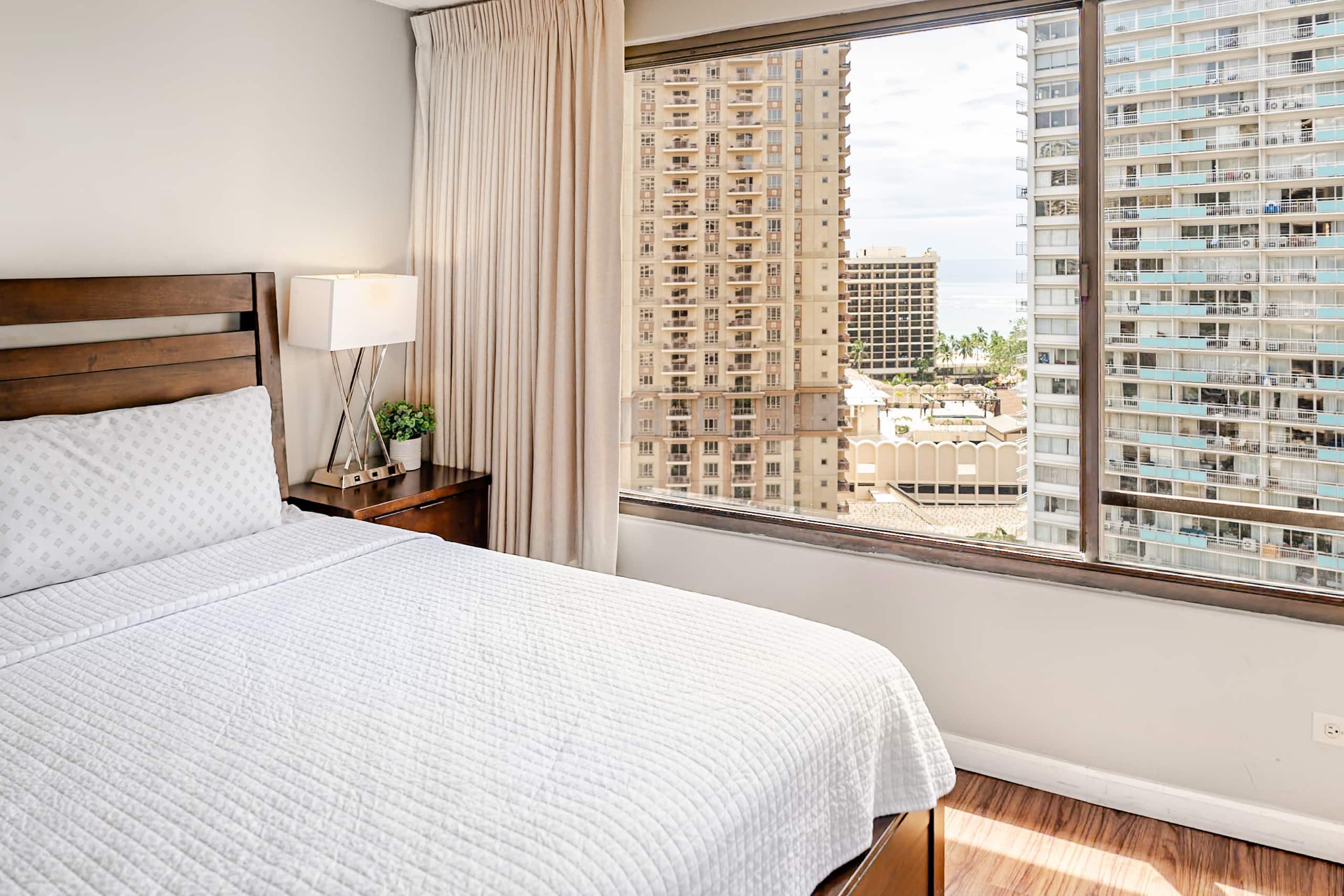 Condo in Honolulu · ★4.87 · 2 bedrooms · 3 beds · 2 private baths - Image 27