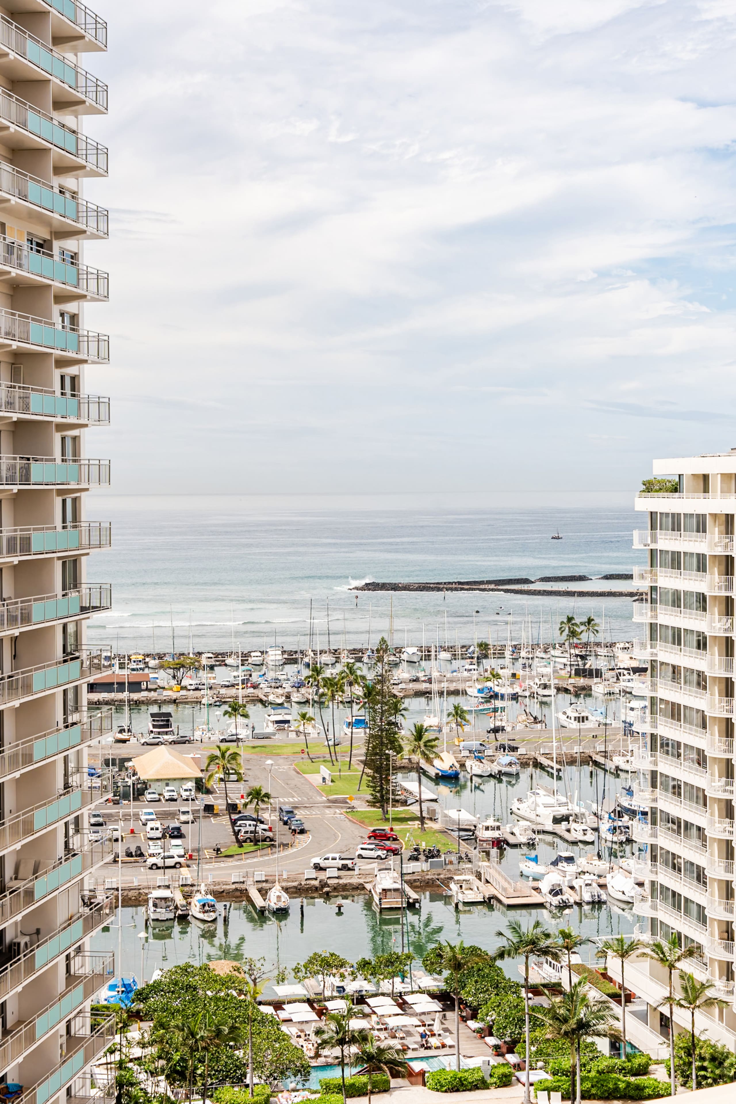 Condo in Honolulu · ★4.87 · 2 bedrooms · 3 beds · 2 private baths - Image 45