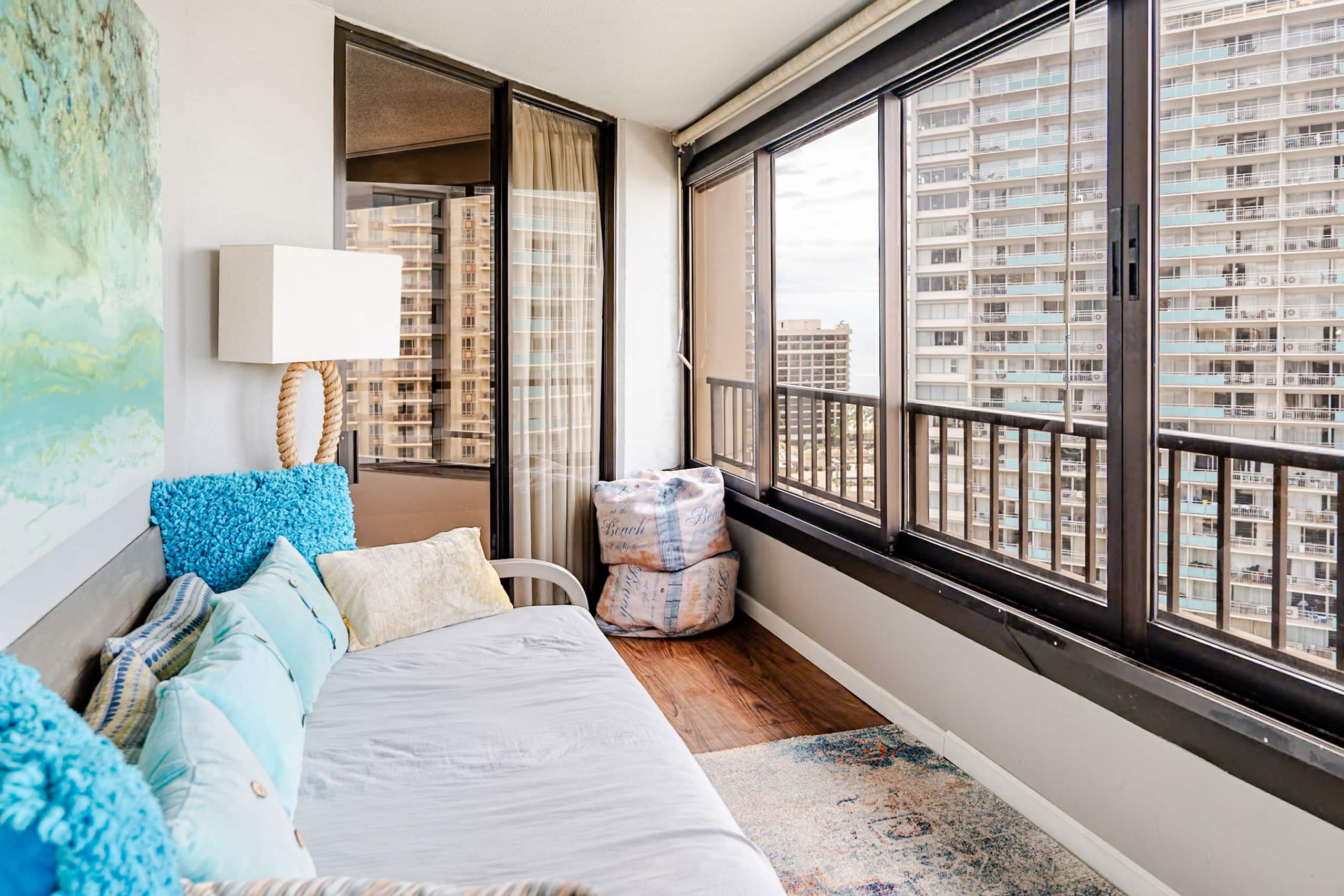 Condo in Honolulu · ★4.87 · 2 bedrooms · 3 beds · 2 private baths - Image 31