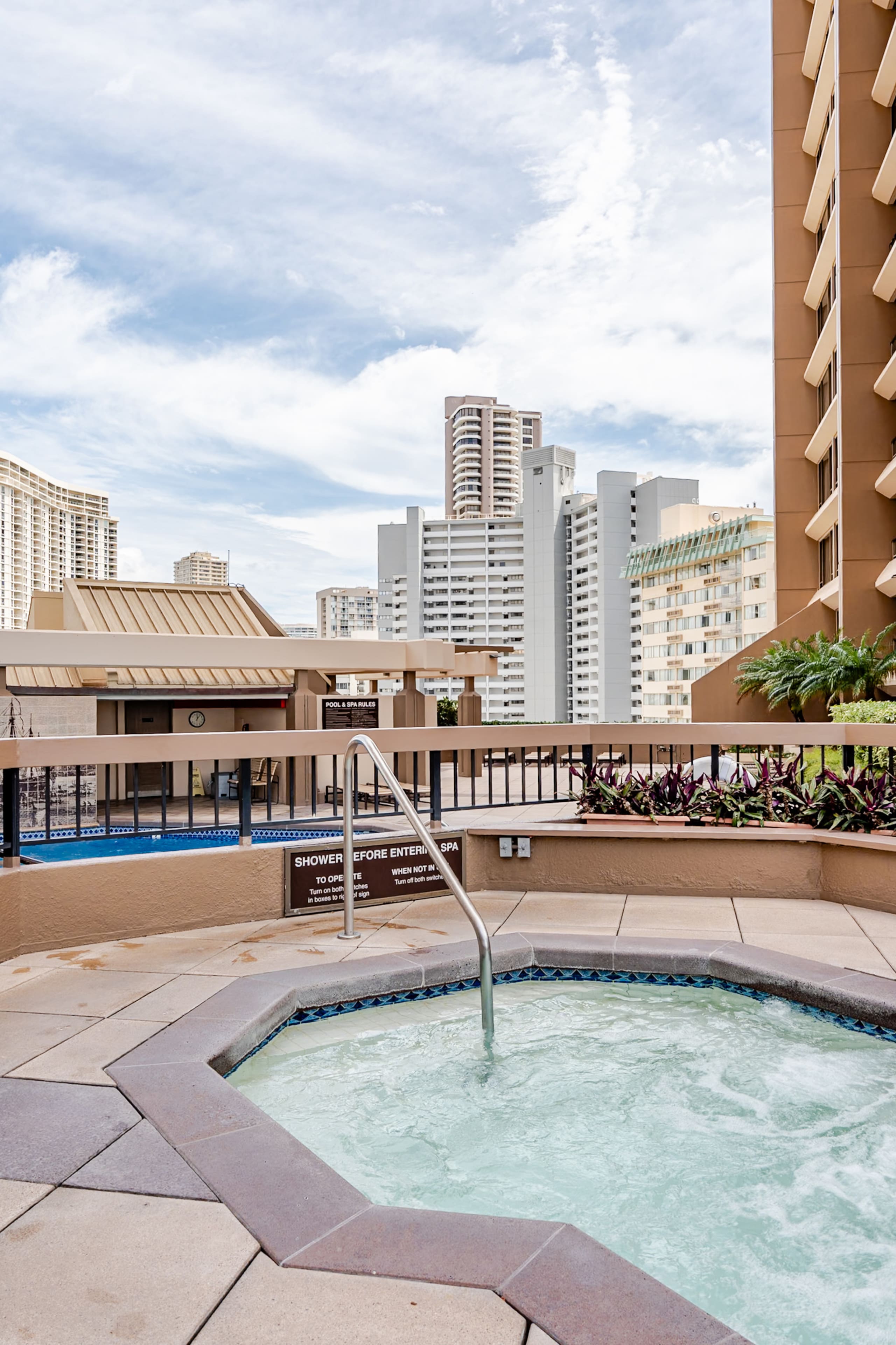 Condo in Honolulu · ★4.87 · 2 bedrooms · 3 beds · 2 private baths - Image 20