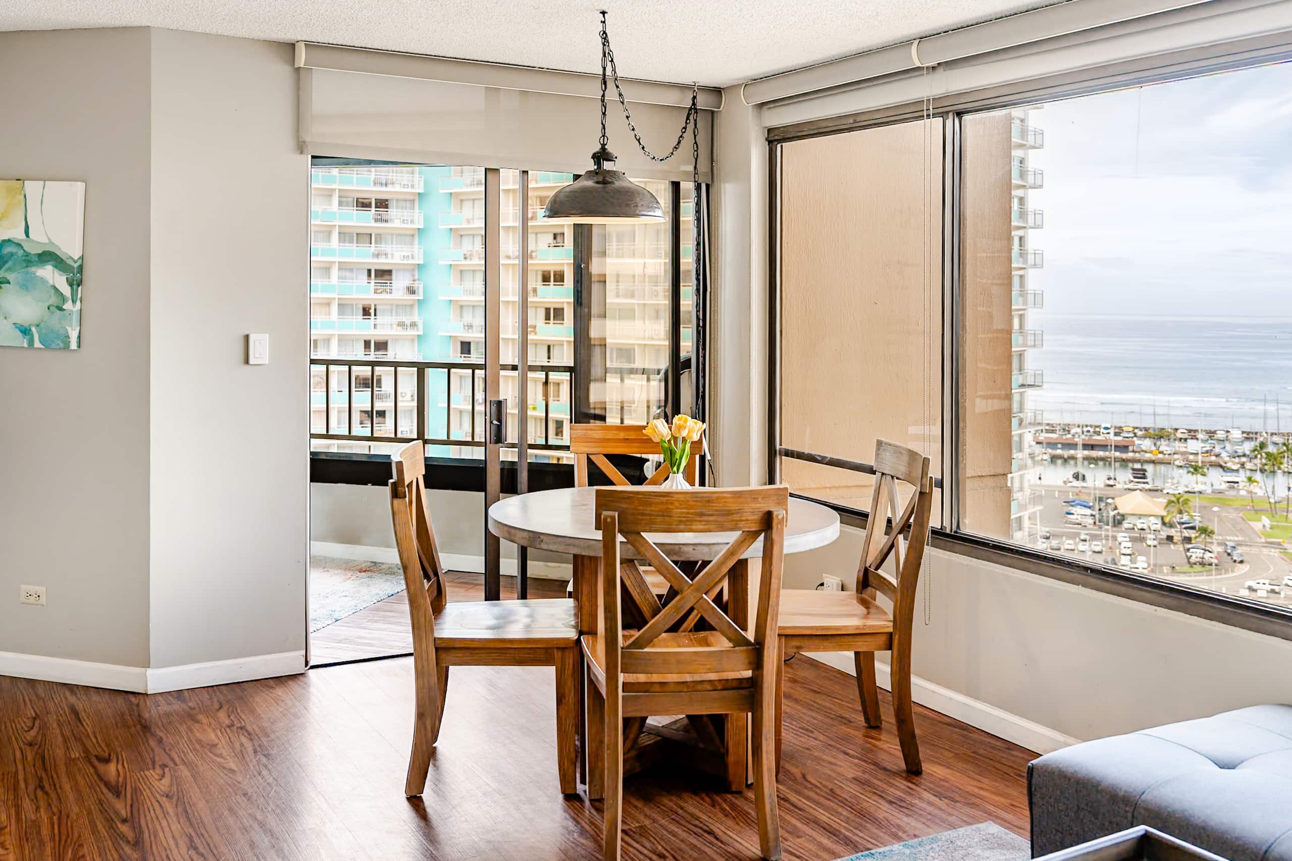 Condo in Honolulu · ★4.87 · 2 bedrooms · 3 beds · 2 private baths - Image 3