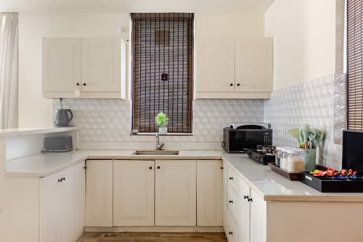 Full kitchen image 1