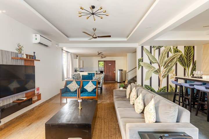 Living room image 4