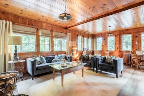 Top Airbnb: Unwind in your serene redwood retreat with hot tub in Monte Rio