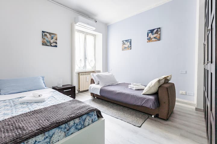 2号房-一张单人床和一张舒适的标准双人沙发床