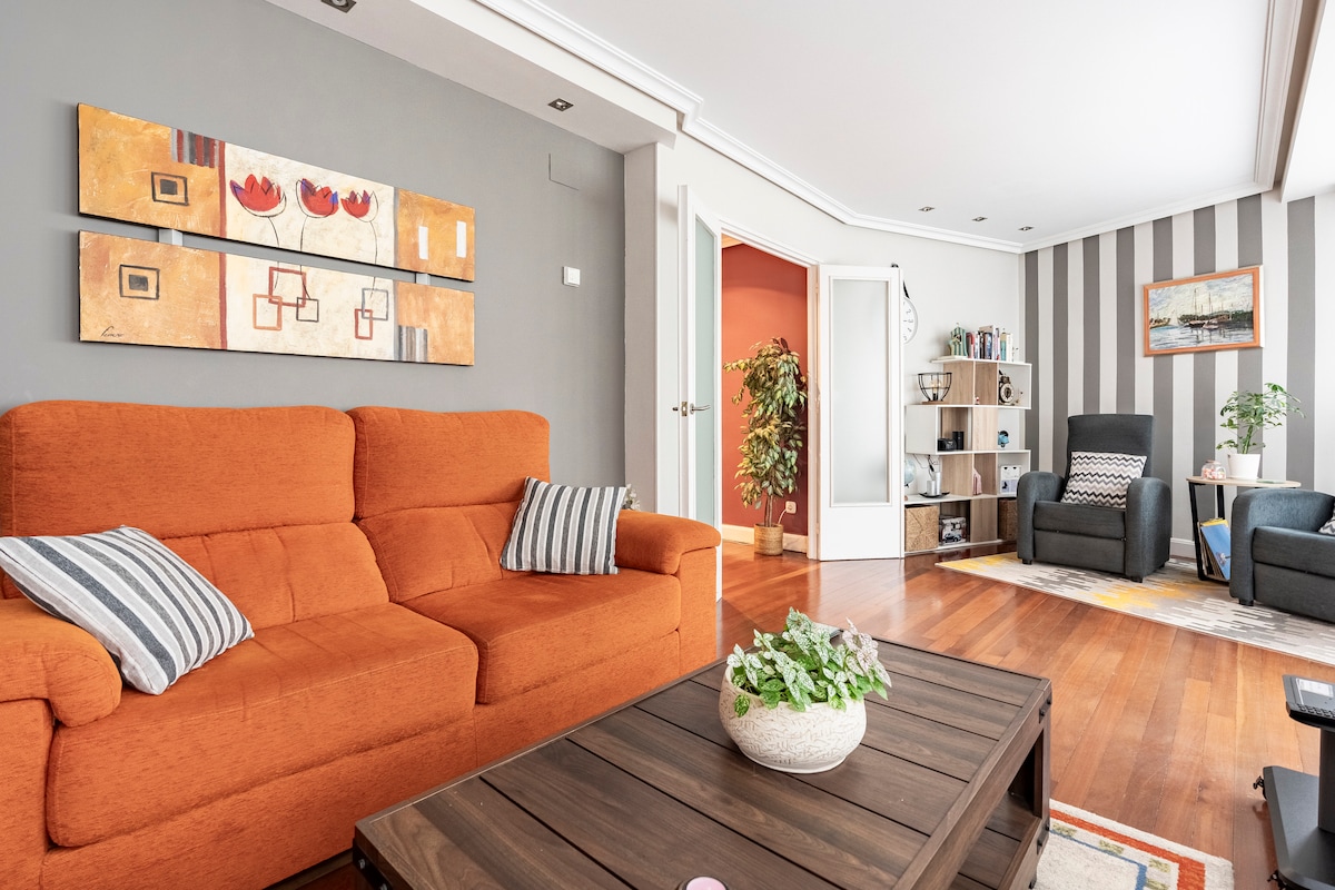 Erfolgreiche Airbnb-Immobilie: Ideal apartment for two families near the beach in Zarautz