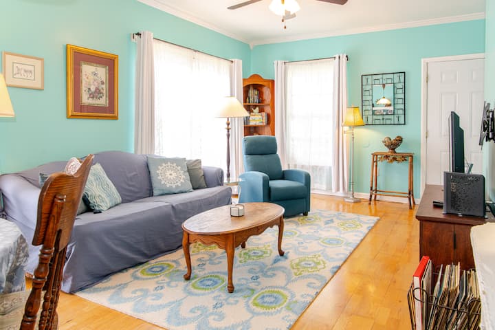 Vintage Cottage By The Beach - Gulfport, MS