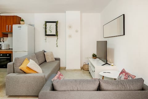Propiedad de Airbnb exitosa: Quiet 1BR Terrace Apartment Near Centro & Beach en Conde De Ureña