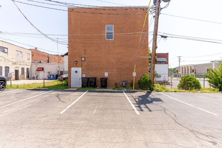 2bd/2bth Downtown Loft - Belleville, IL
