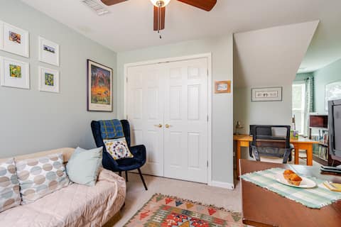 Sage Room, private room in hosts’ house