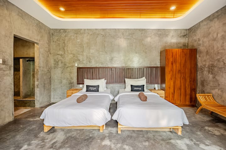 Modern Twin Room With Patio & Direct Pool Access - Bali