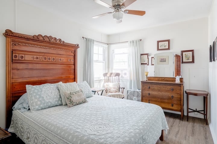 A memory foam queen bed in our East-facing room has a sunrise view and a cooling breeze with windows open. A ceiling fan, evaporative air cooler, space heater, room darkening shades, pack & play and rocking chair are provided for comfortable sleeps.