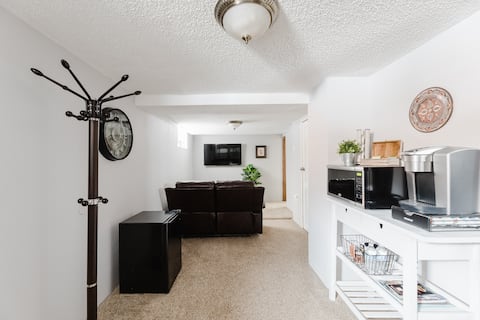 Top performing Airbnb: Highlands Area Private Basement with Living Room in Berkeley