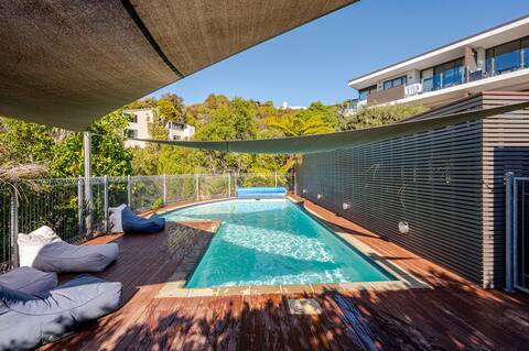 Kaiteriteri four/sixperson  luxury,pool,hot tubs.