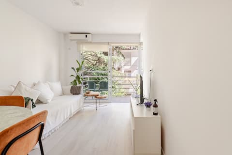 Top performing Airbnb: Cheerful and Bright in Palermo in Palermo