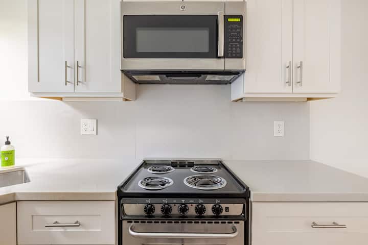 Crisp Studio Apt. St. Helena – Walk To Everything - St. Helena, CA