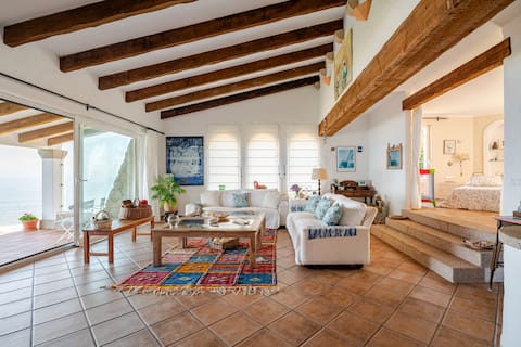 House with amazing view to the sea.