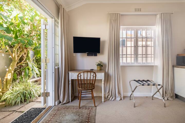 Largo House 3 rooms with seperate entrances gallery image 3