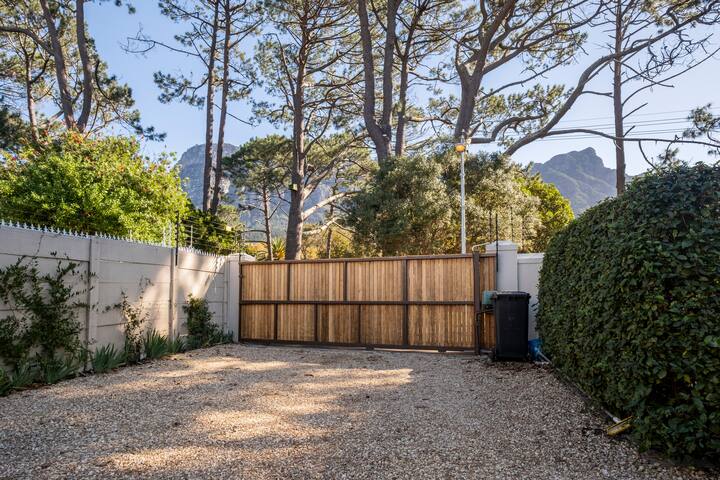 Largo House 3 rooms with seperate entrances gallery image 2