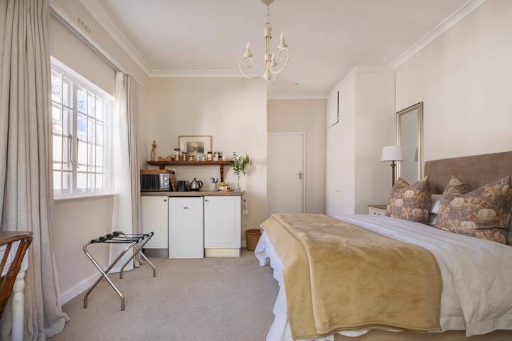 Largo House 3 rooms with seperate entrances gallery image 4