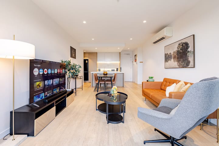 Rare Penthouse | Huge Terrace | Stunning View - Box Hill