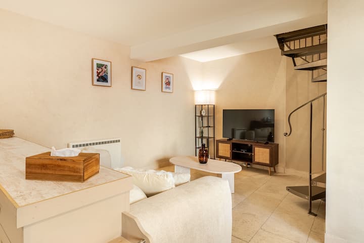 Hypercentre 85m2 - 2 Salles De Bain - Cour Privée - Uzès