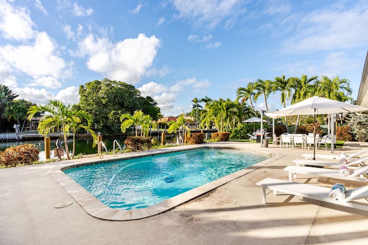 New 4br Waterfront W/private Pool @ Golden Isles - Aventura, FL