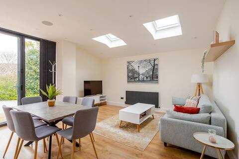 Stylish & modern lodge house near Malton