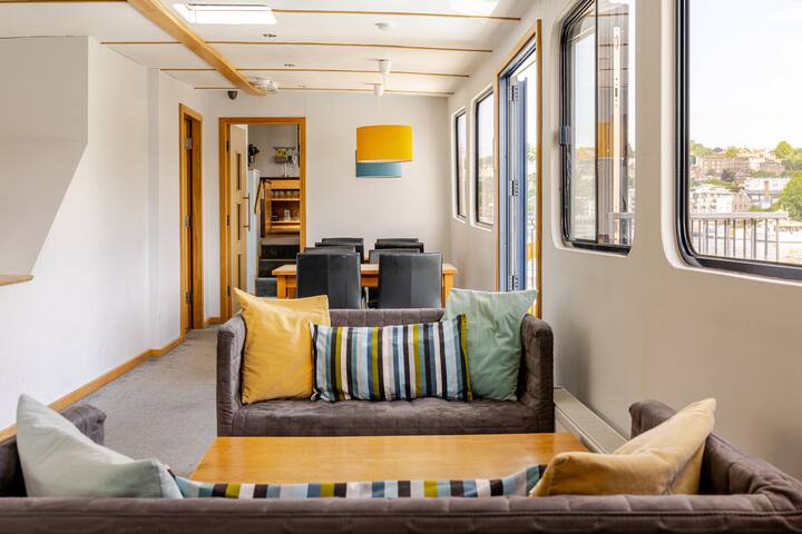 Unique spacious houseboat on Bristol Harbour gallery image 3