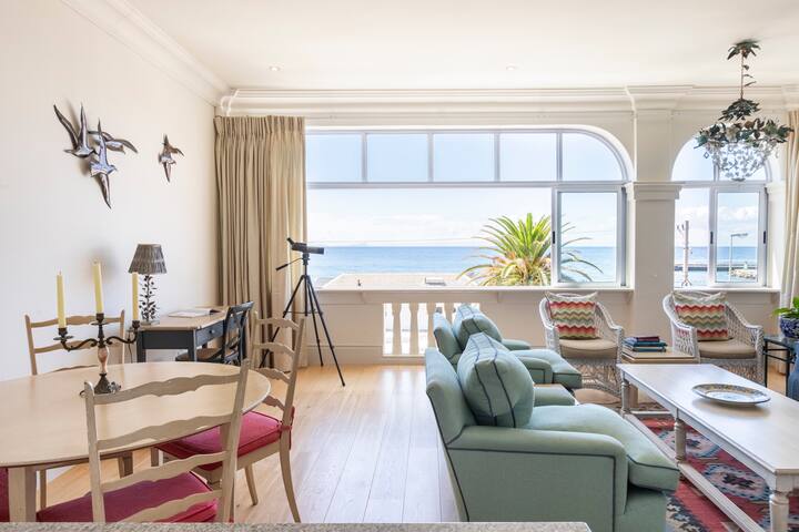 Whalehaven: Kalk Bay Apartment with Harbour Views gallery image 3
